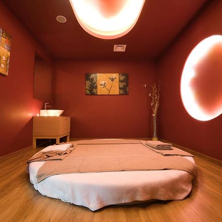 Salamis Bay Conti Resort Hotel & Casino Ammókhostos Eksteriør bilde A massage room at a spa