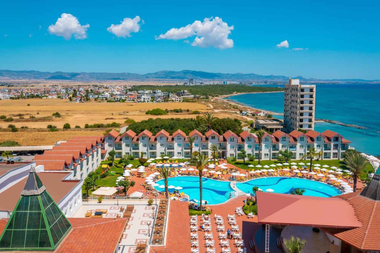Salamis Bay Conti Resort Hotel & Casino Ammókhostos Eksteriør bilde A view of the hotel