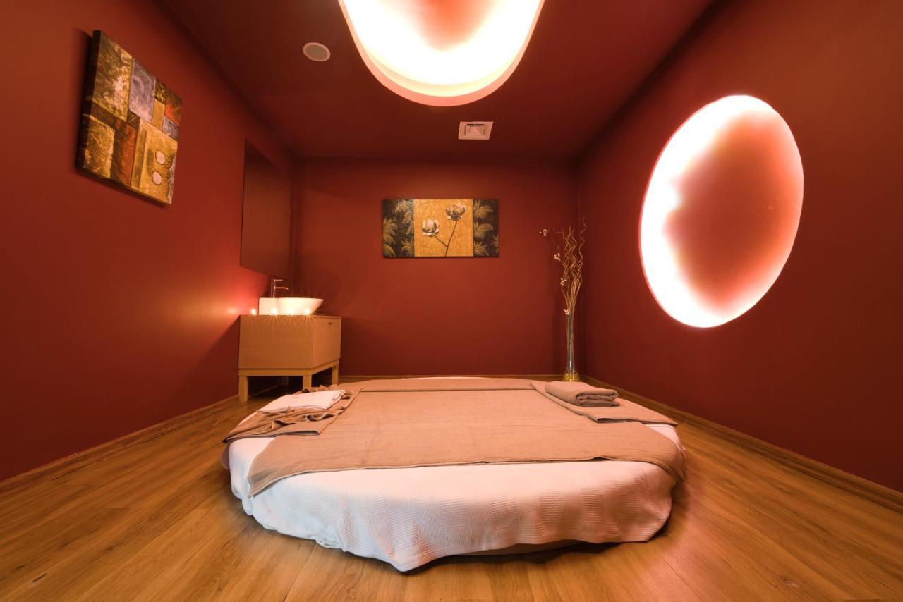 Salamis Bay Conti Resort Hotel & Casino Ammókhostos Eksteriør bilde A massage room at a spa