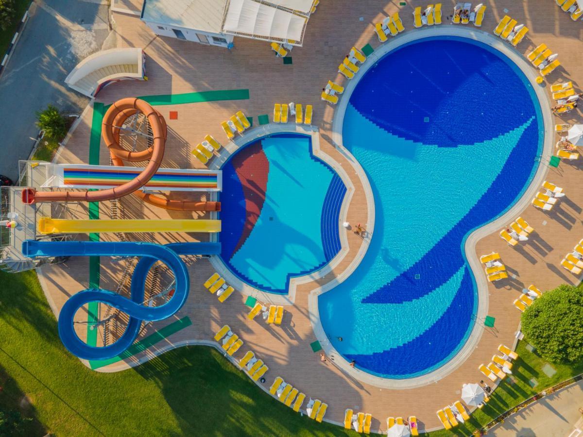 Salamis Bay Conti Resort Hotel & Casino Ammókhostos Eksteriør bilde Aerial view of the water park